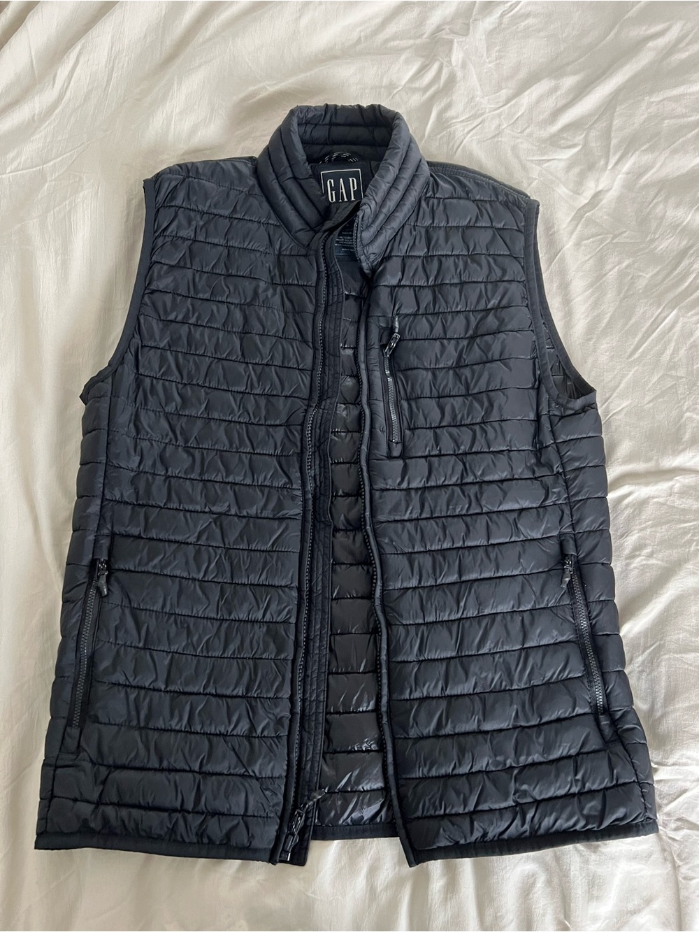 Gap Men's Black Packable Puffer Vest